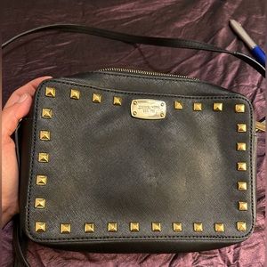 MICHAEL KORS BLACK LEATHER STUDDED SANDRINE CROSSBODY BAG